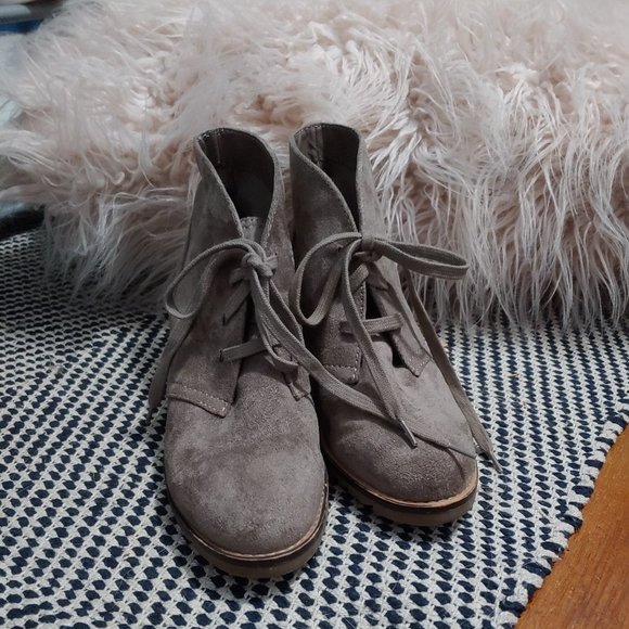 Merona Shoes - Merona boootie size 8 creamy taupe color
